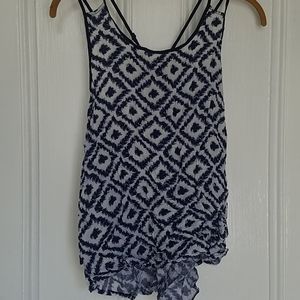 Crisscross style tank